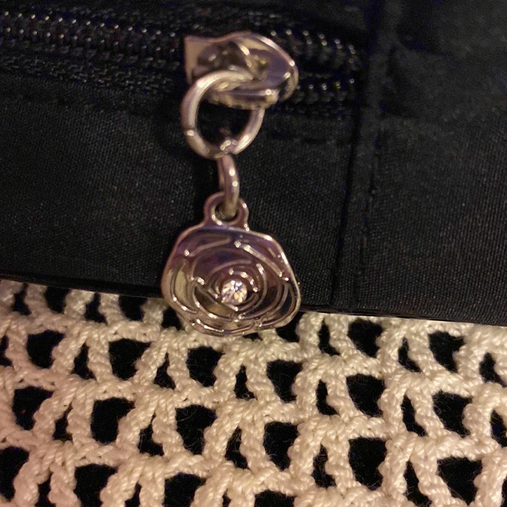 Lancôme cosmetic bag with Paris imagery in gray and red - Picture 4 of 5